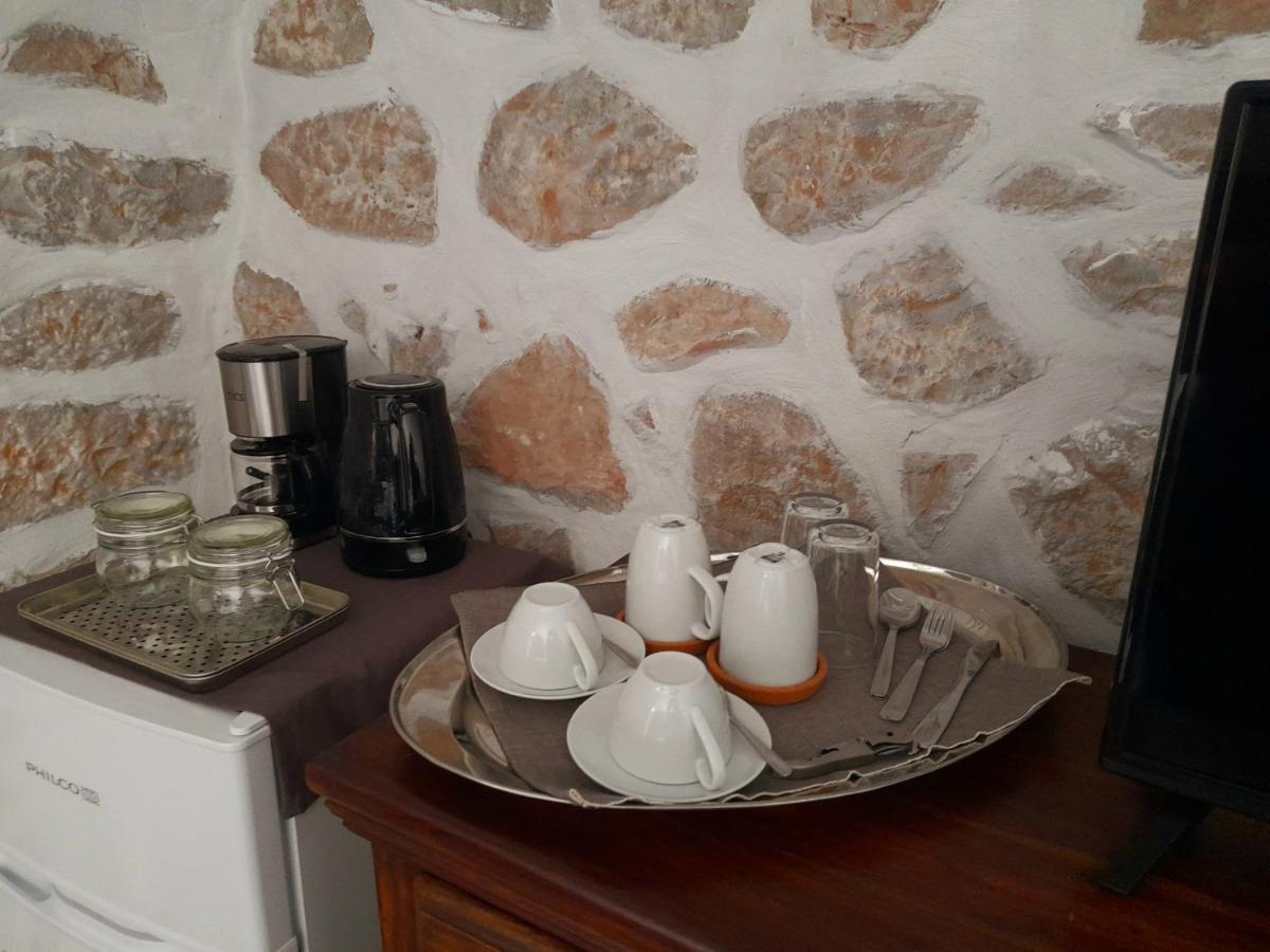 Appartement The Two Carob Trees, Traditional Stonehouse, Nikandri, Pirgos Diros à Lefkias Extérieur photo
