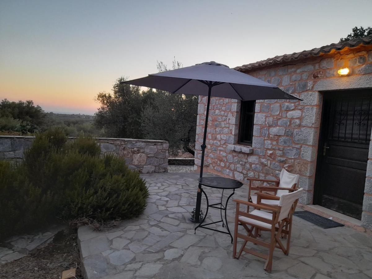 Appartement The Two Carob Trees, Traditional Stonehouse, Nikandri, Pirgos Diros à Lefkias Extérieur photo