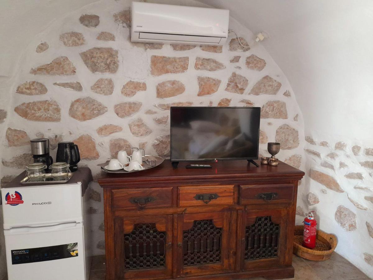 Appartement The Two Carob Trees, Traditional Stonehouse, Nikandri, Pirgos Diros à Lefkias Extérieur photo