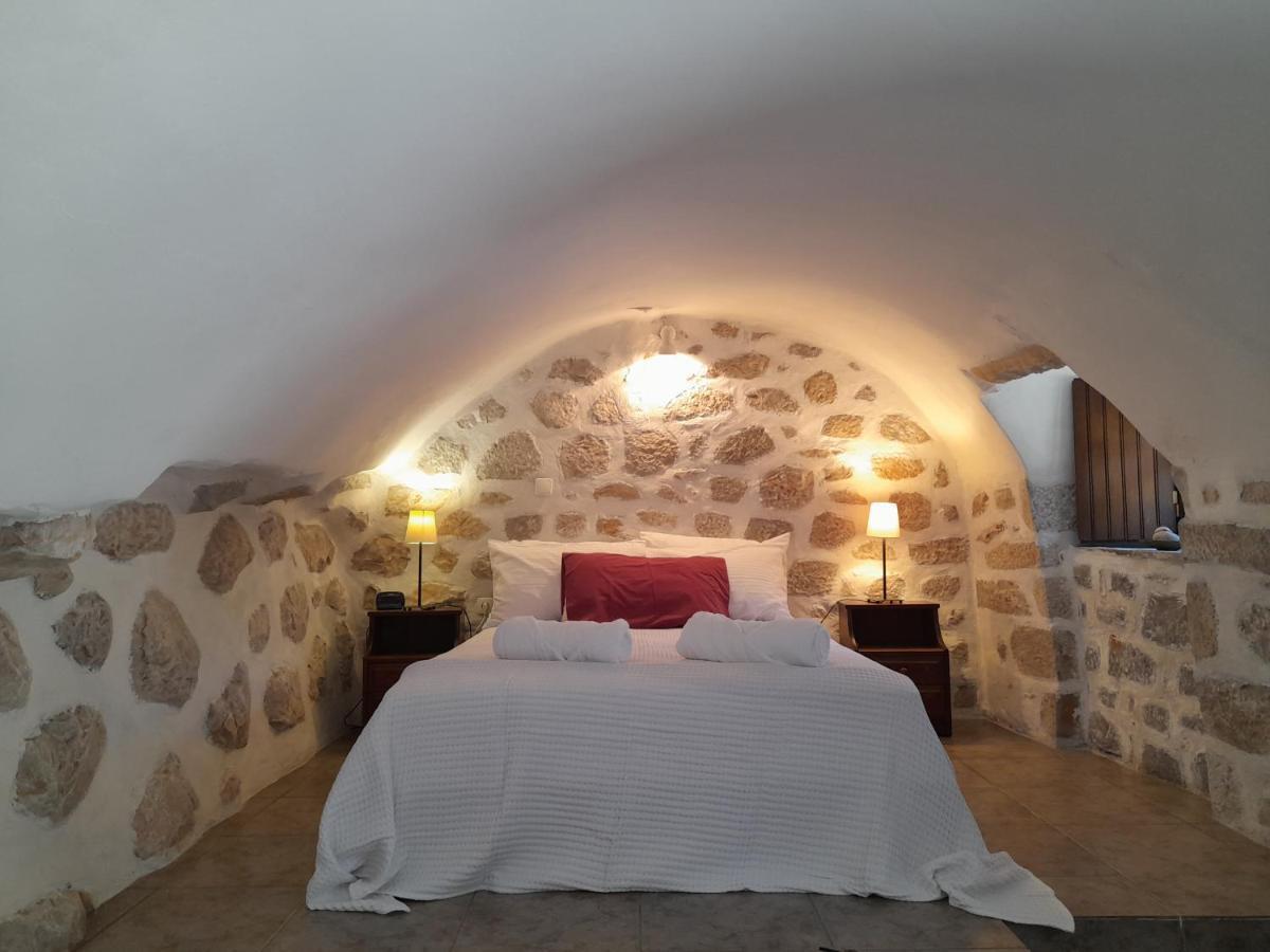 Appartement The Two Carob Trees, Traditional Stonehouse, Nikandri, Pirgos Diros à Lefkias Extérieur photo