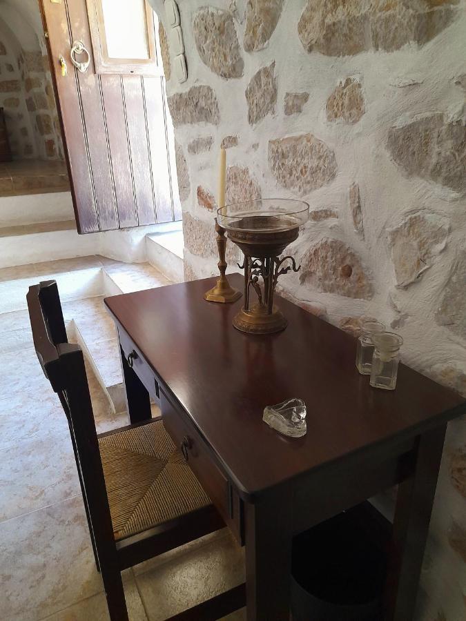 Appartement The Two Carob Trees, Traditional Stonehouse, Nikandri, Pirgos Diros à Lefkias Extérieur photo