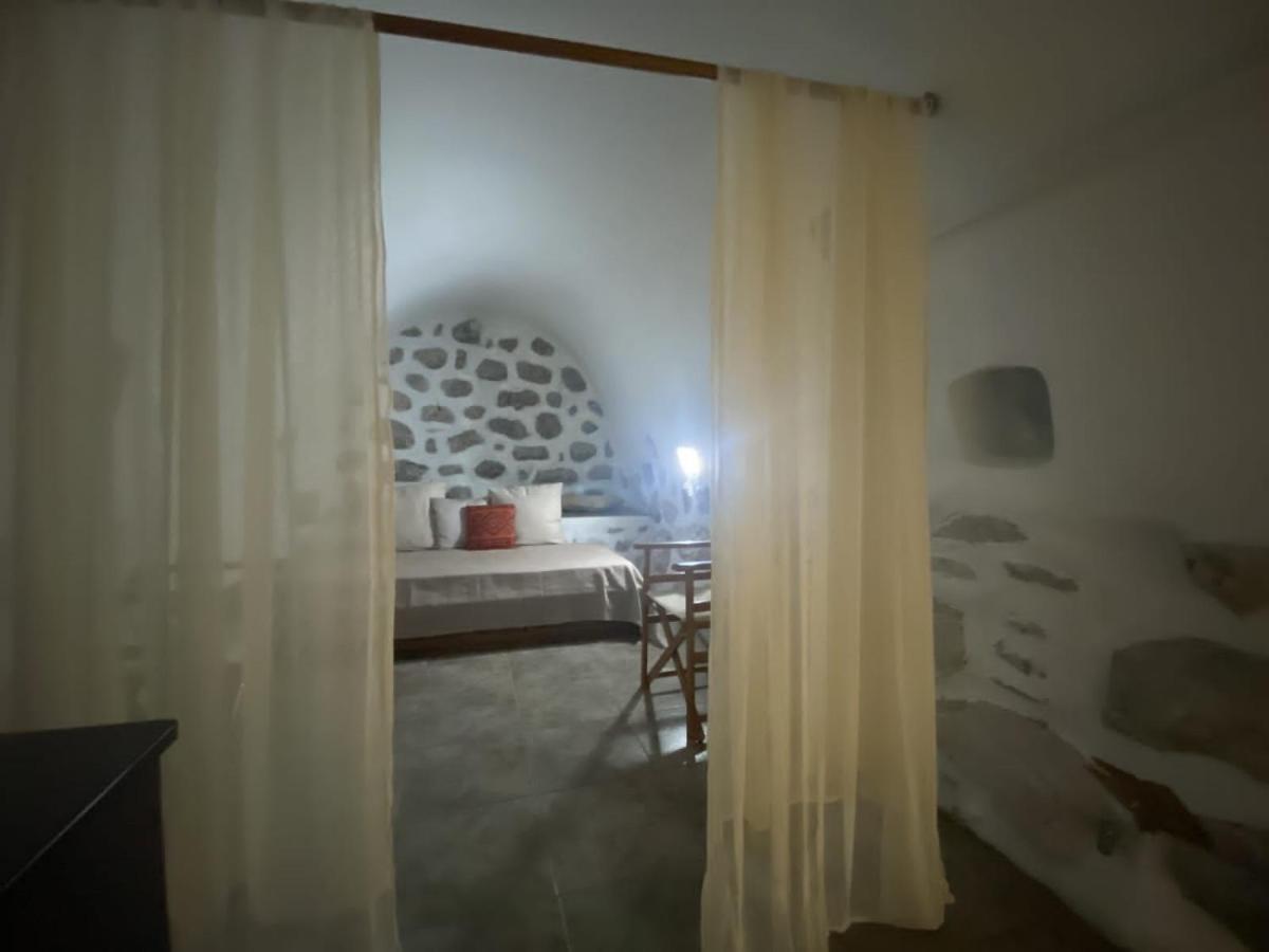 Appartement The Two Carob Trees, Traditional Stonehouse, Nikandri, Pirgos Diros à Lefkias Extérieur photo