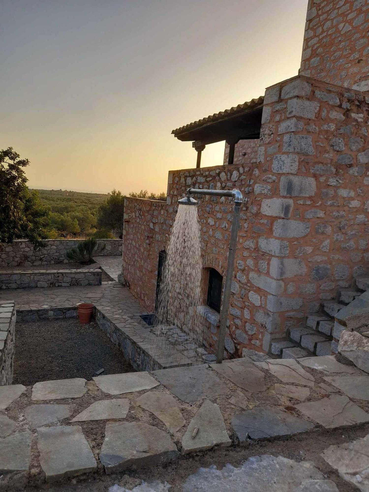 Appartement The Two Carob Trees, Traditional Stonehouse, Nikandri, Pirgos Diros à Lefkias Extérieur photo