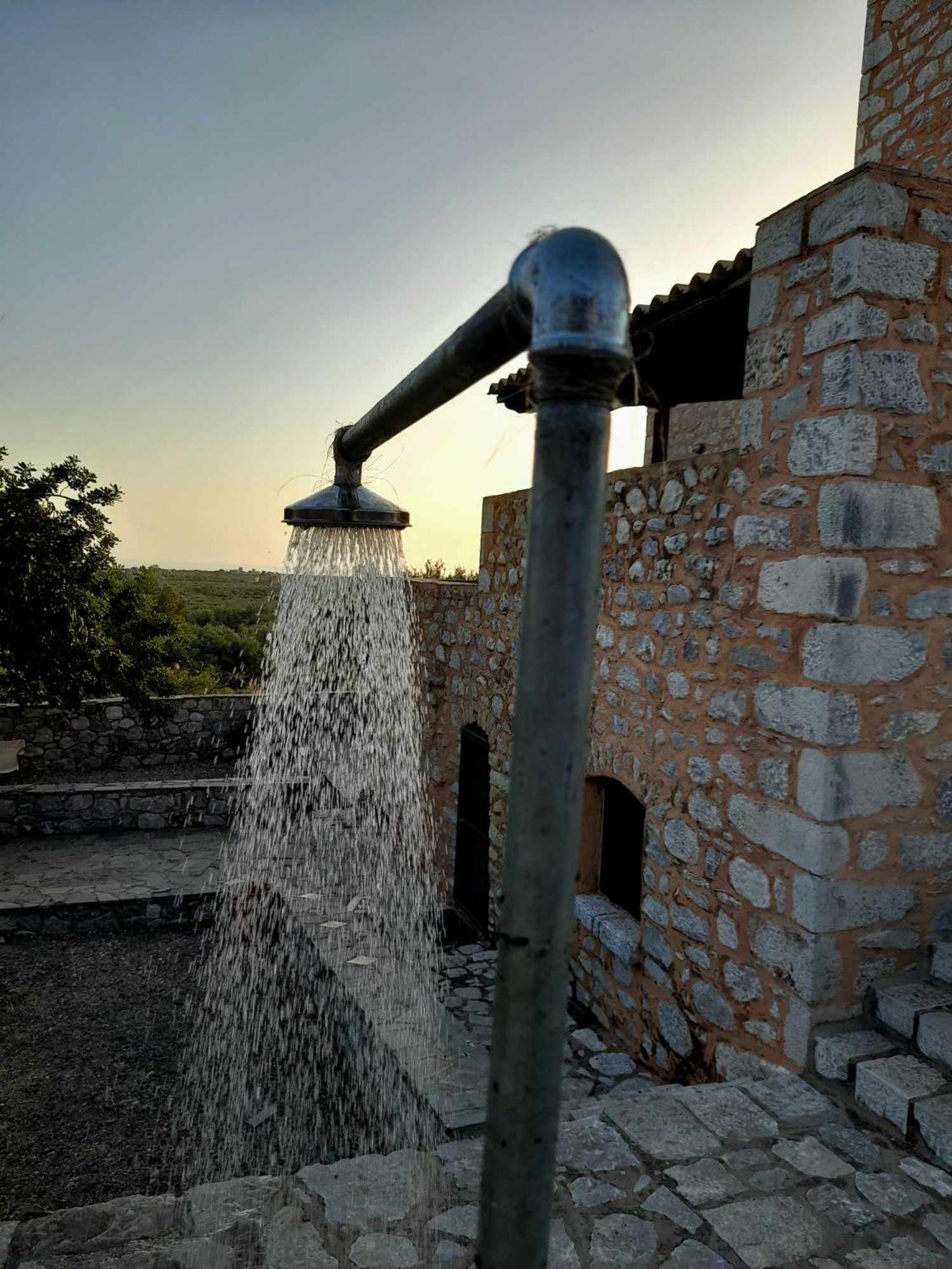 Appartement The Two Carob Trees, Traditional Stonehouse, Nikandri, Pirgos Diros à Lefkias Extérieur photo